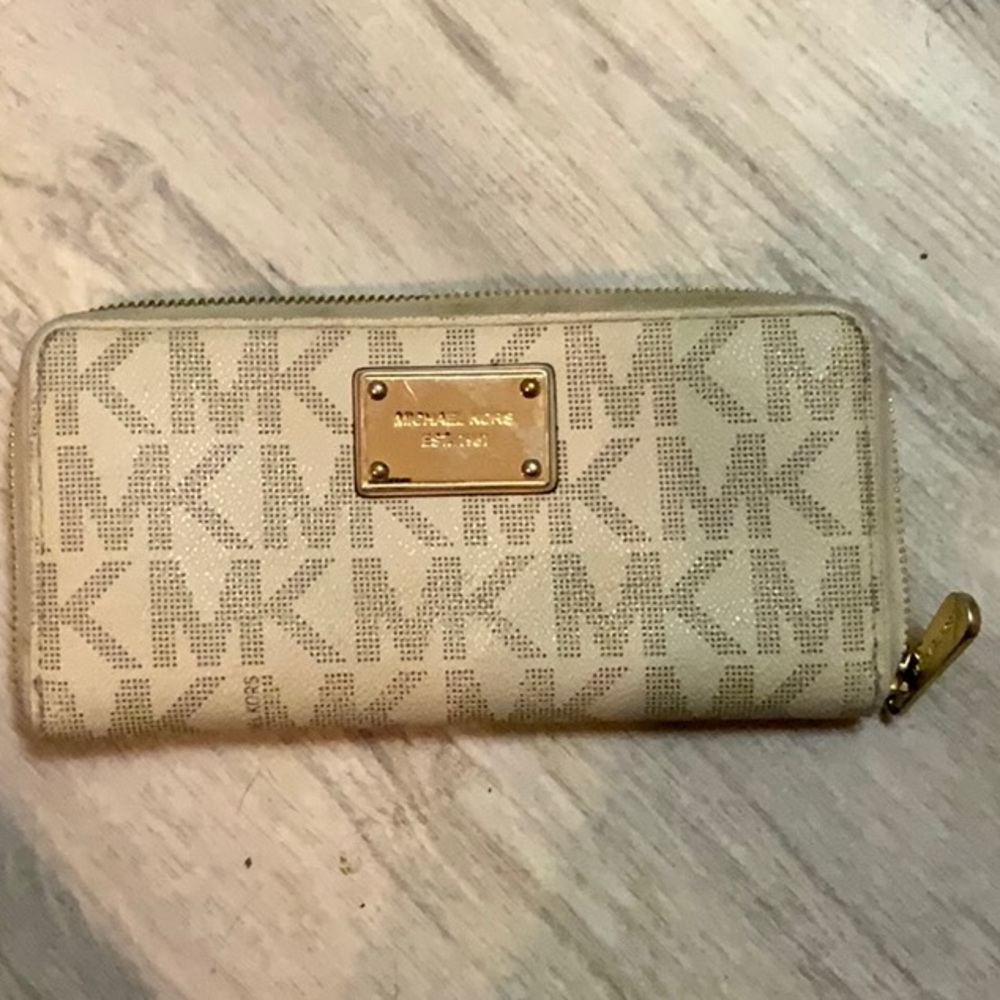 Michael Kors Jet Set Wallet